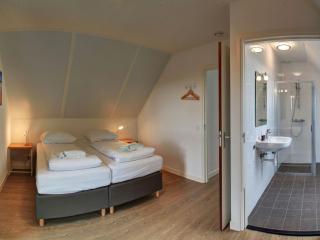 Villa on Waterfront with Stunning Design - Tholen - 8