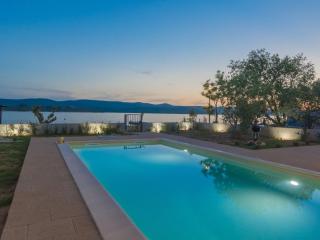 Swanky Villa in Turanj with Private Swimming Pool - Turanj - 2