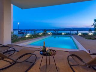 Swanky Villa in Turanj with Private Swimming Pool - Turanj - 3