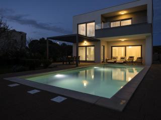 Swanky Villa in Turanj with Private Swimming Pool - Turanj - 5