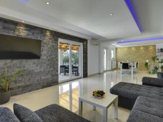 Family villa with swimming pool - Pula - 4