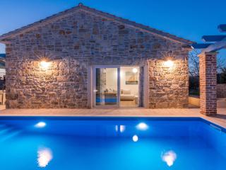 Modern Villa in Suko an with Private Swimming Pool - Sukošan - 1