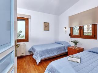 Fantastic holiday home in Karteros with pool - Karteros - 6