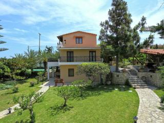 Fantastic holiday home in Karteros with pool - Karteros - 3