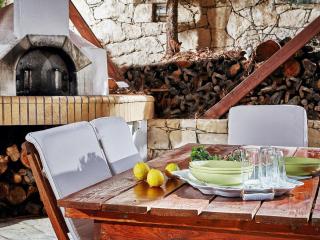 Fantastic holiday home in Karteros with pool - Karteros - 2