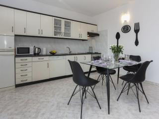 Apartment in Katel Gomilica near Beach - Kaštela - 1