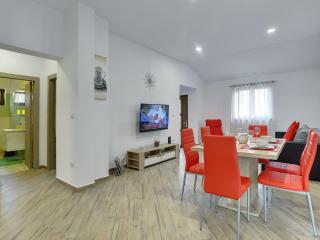 Holiday Home in Liznjan with Pool - Ližnjan - 4