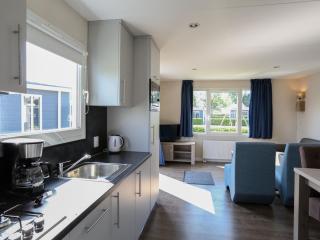 Nice chalet with hot tub in Lathum - 3