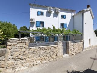 Holiday Home in Medulin with Bubble Bath - 9