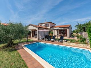 Holiday House in Novigrad with Pool - 0
