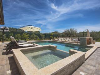 Modern Holiday Home in Medulin with Pool - Medulin - 0