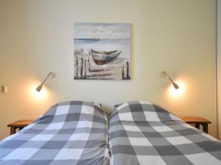 Cozy holiday home with lots of privacy - Sint Maartensvlotbrug - 2