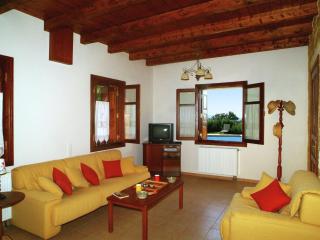 Villa in Prines with White Mountains View - 8