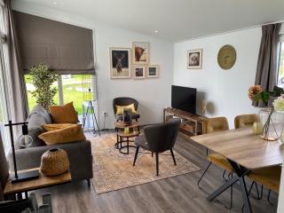 Nice chalet in a holiday park in Lathum - Lathum - 4