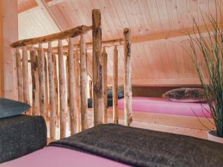 Beautiful wooden tree house with terrace - Zuna - 4