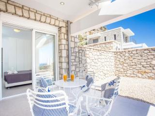 Villa in Rhodes with Infinity Pool & BBQ - 5