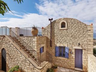 Nice villa with big pool, stunning views - Kamilárion - 9