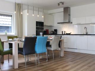 Villa with sauna, on a holiday park on the water - Idskenhuizen - 8