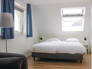 Villa with sauna, on a holiday park on the water - Idskenhuizen - 2