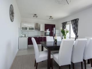 Apartment in Seget Donji near Trogir Old Town - Trogir - 1