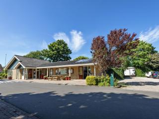 Beach Villa in North Holland with Patio - Sint Maartensvlotbrug - 0