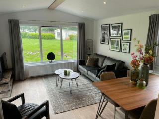 Comfort chalet on a recreational lake - Lathum - 5