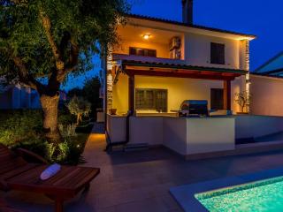 Holiday Home in Pula with Pool - Pula - 7