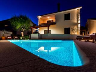 Holiday Home in Pula near Beach & Pool - 5