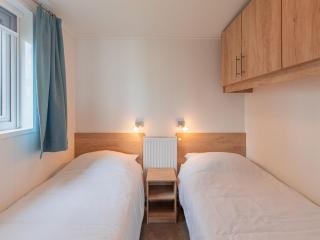 Chalet in Duisburg with Beach and Harbor Views - Well - 2