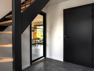 Modern villa with spacious garden - 6