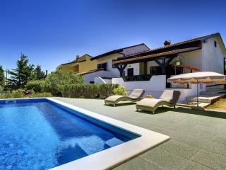 Holiday home with swimming pool near centre - Ližnjan - 6