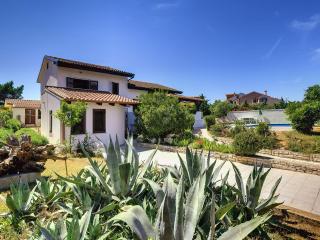 Holiday home with swimming pool near centre - Ližnjan - 5