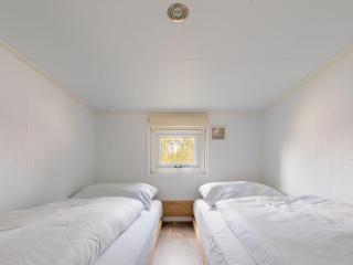 Chalet with covered terrace in the Leukermeer - Well - 3