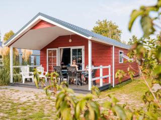 Chalet with covered terrace in the Leukermeer - Well - 0