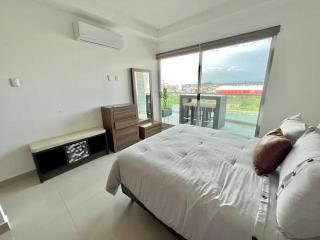 The One D12 Sobre el Malecón Vista al Estadio de Baseball - 2