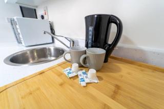 Ground floor cosy studio! - Birmingham - 9