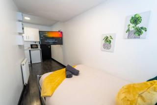 Large Studio available on First floor! - Birmingham - 0