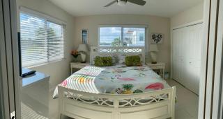 Intracoastal sunsets condo building with 2 beds or 1 bed units private heated pool - Pompano Beach - 1