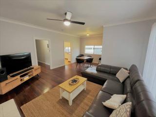 Dempster House - Esperance - 7