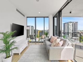 Great Views Pool High Level Boutique Apt with Carpark - 3