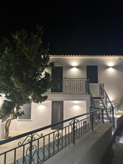 Flonikos Apartmnets - Tsimándria - 0
