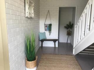 Sunny Island Hideaway by Ready Set Stay - BYO LINEN & TOWELS - Cowes - 5
