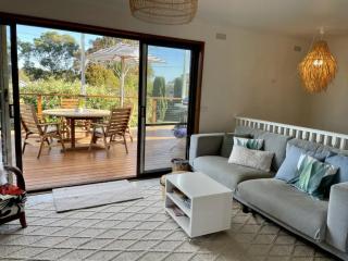 Sunny Island Hideaway by Ready Set Stay - BYO LINEN & TOWELS - Cowes - 9