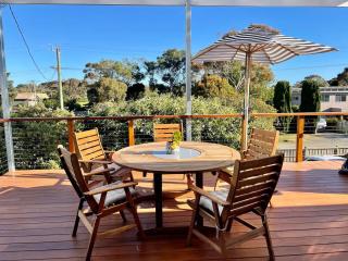 Sunny Island Hideaway by Ready Set Stay - BYO LINEN & TOWELS - Cowes - 2