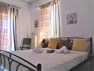 Toula's Garden-View Apartment 3 - 0