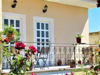 Toula's Garden-View Apartment 3 - 1