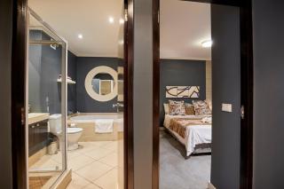 Sunny, Central Cape Town living! - 4