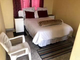 Riverstone Guesthouse - - 8