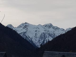 Appart 6 personnes esprit chalet vue sur montagne - 1