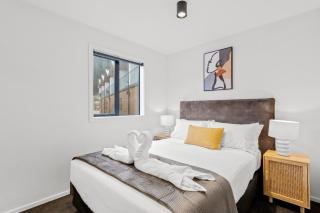Modern Central Living - 3 Bed Aprtmnt with Gym - Queenstown - 1